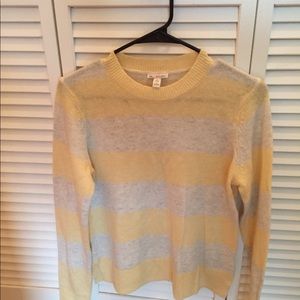 GAP Like New - Size XS Sweater.
