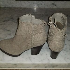 NWOT Grey ankle booties