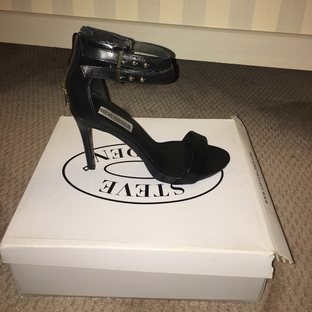 Steve Madden strap heel
