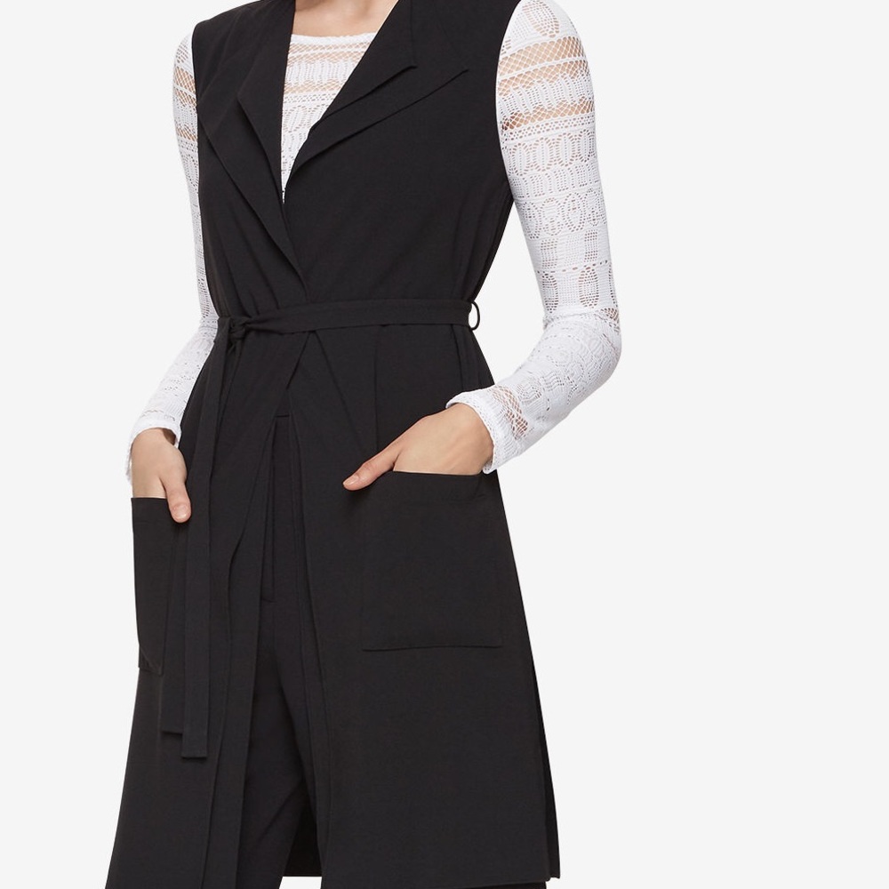 BCBG “Aali” vest 😍