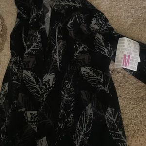 Lularoe black feathered sarah medium