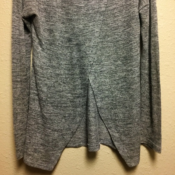 Lightweight oversized grey knit with open back - Picture 5 of 5