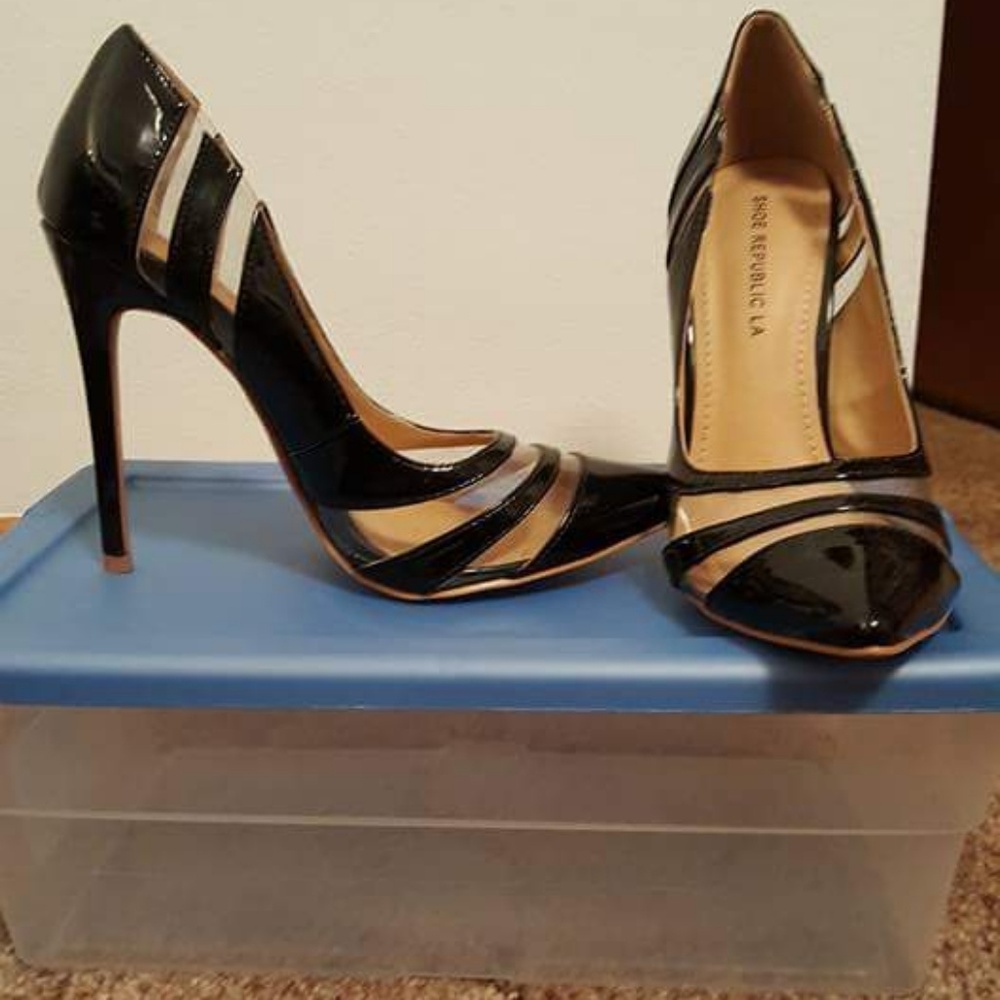 Pointed toe pumps