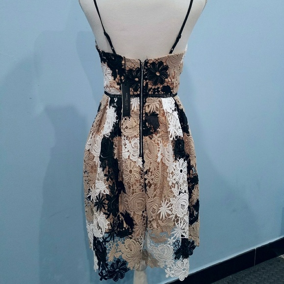 NWT R&J Sleeveless Floral-Lace Fit-&-Flare Dress - Picture 2 of 3