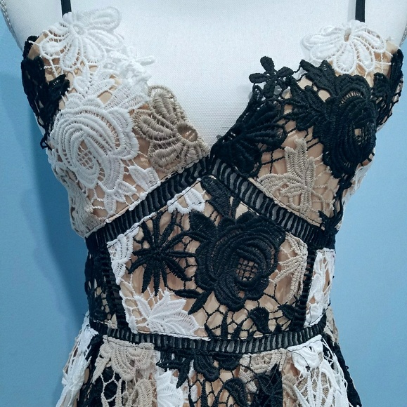 NWT R&J Sleeveless Floral-Lace Fit-&-Flare Dress - Picture 3 of 3