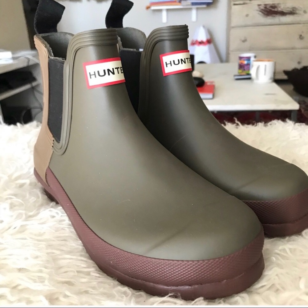 ISO THESE HUNTER BOOTS (CHELSEA)