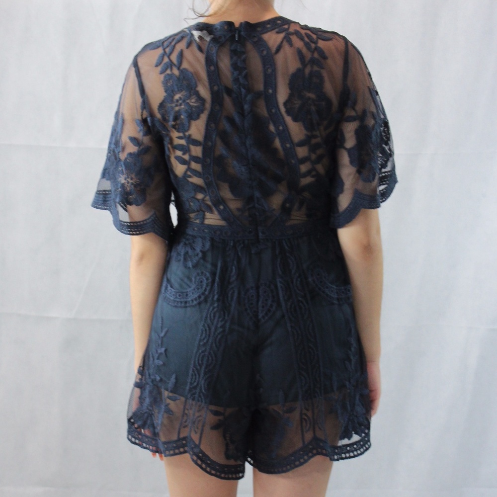 πLace Deep V Romper - Picture 6 of 7