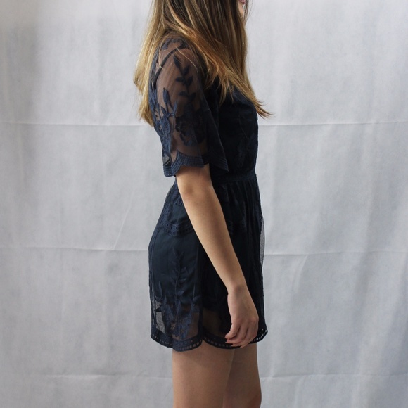 🆕Lace Deep V Romper - Picture 7 of 7