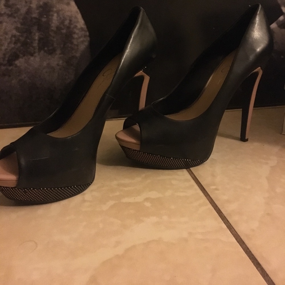 Black and nude heels from Jessica Simpson