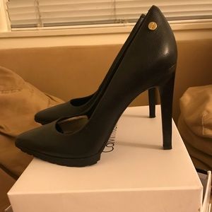 Calvin Klein women’s size 7 4 inch heel worn once