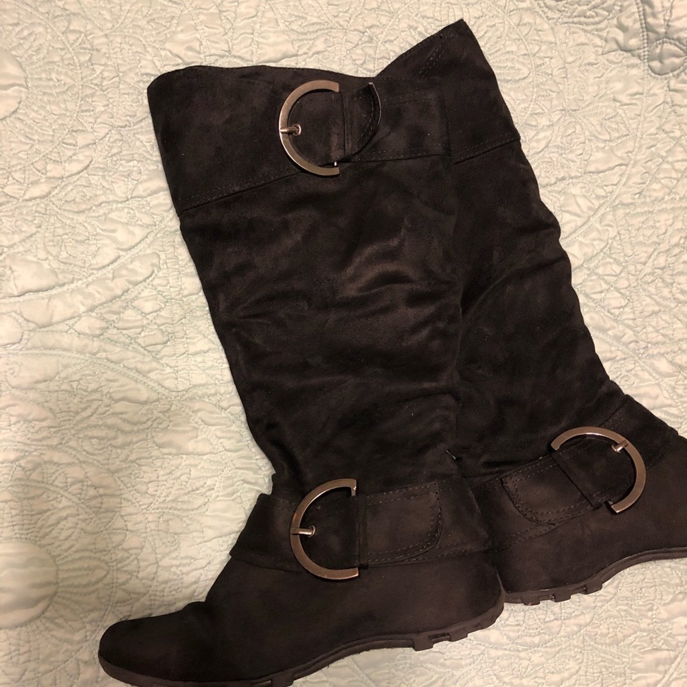 Maurice’s Wide calf boots - size 9