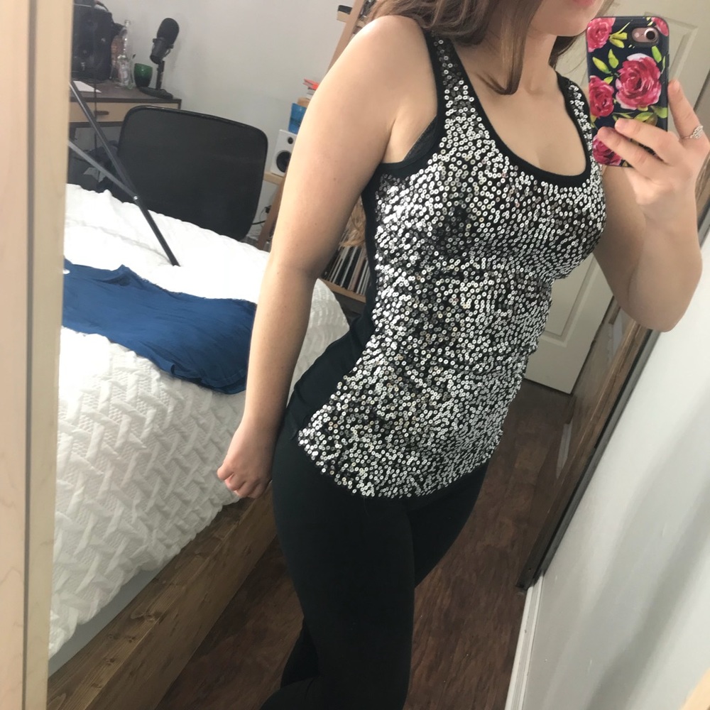 SOLD✔️Silver sequin tank