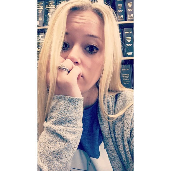 💕Meet your Posher!💕 - Picture 2 of 8