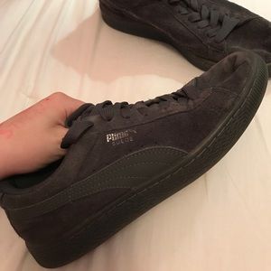 Black suede Pumas®