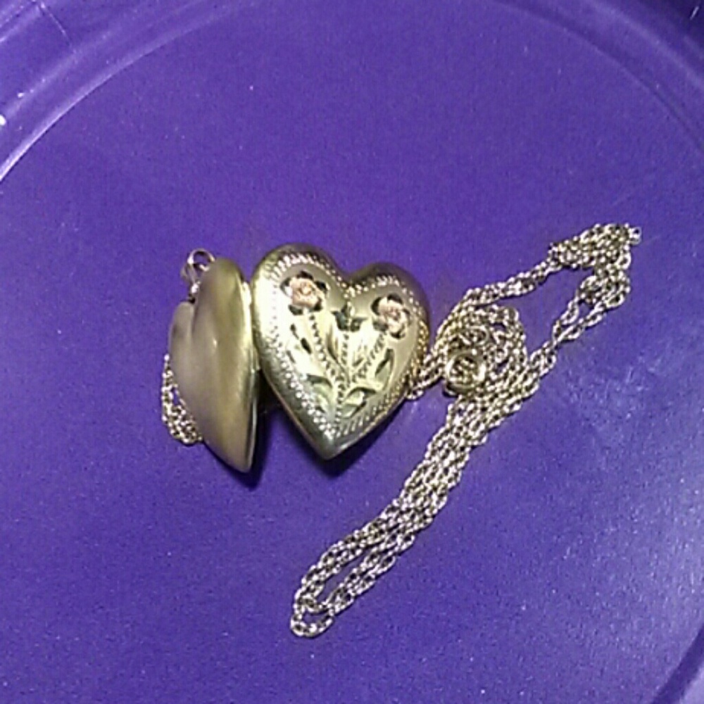 Jewelry - Picture 2 of 3