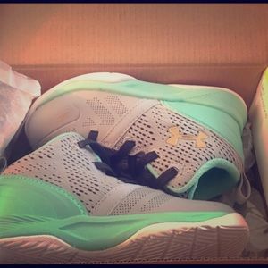 Never worn size 7 kids shoes