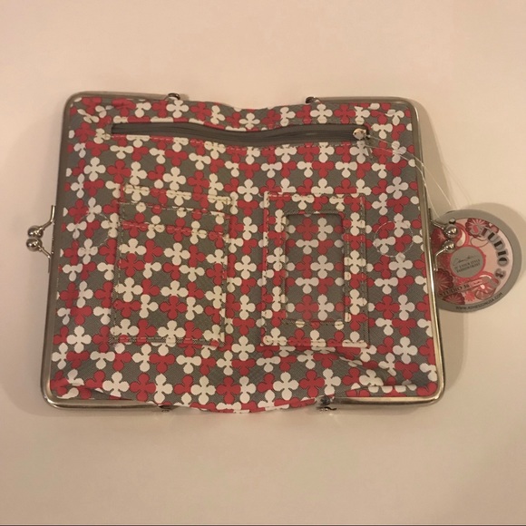 NWT Magnet & Kissing Clip Clutch - Picture 2 of 4