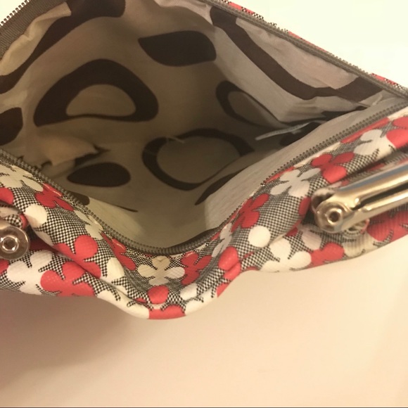 NWT Magnet & Kissing Clip Clutch - Picture 3 of 4