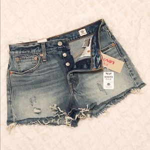Levi’s wedgie fit jean shorts