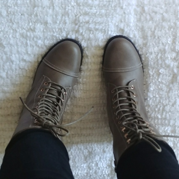Last, 6.5  Combat booties Taupe PRICE FIRM - Picture 2 of 7