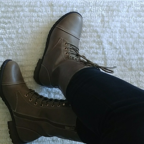 Last, 6.5  Combat booties Taupe PRICE FIRM - Picture 4 of 7