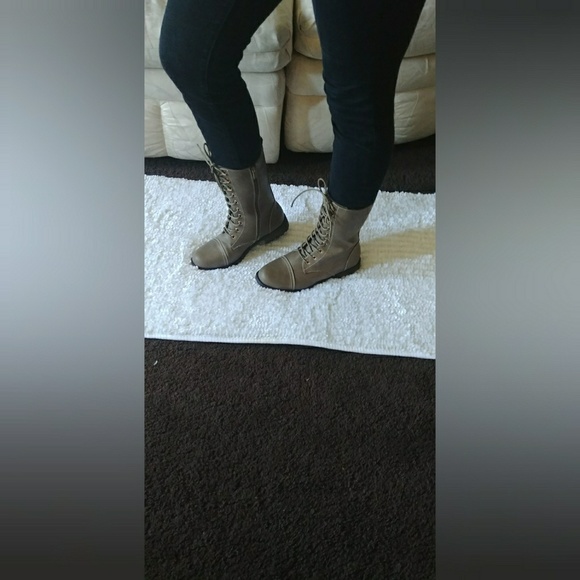 Last, 6.5  Combat booties Taupe PRICE FIRM - Picture 5 of 7