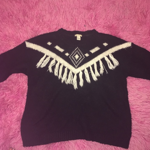 Black tasseled sweater - Picture 1 of 1