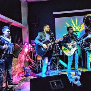 Meet your Posher, Efrain