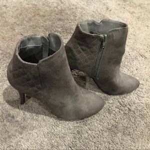 Booties / Gray / Size 9