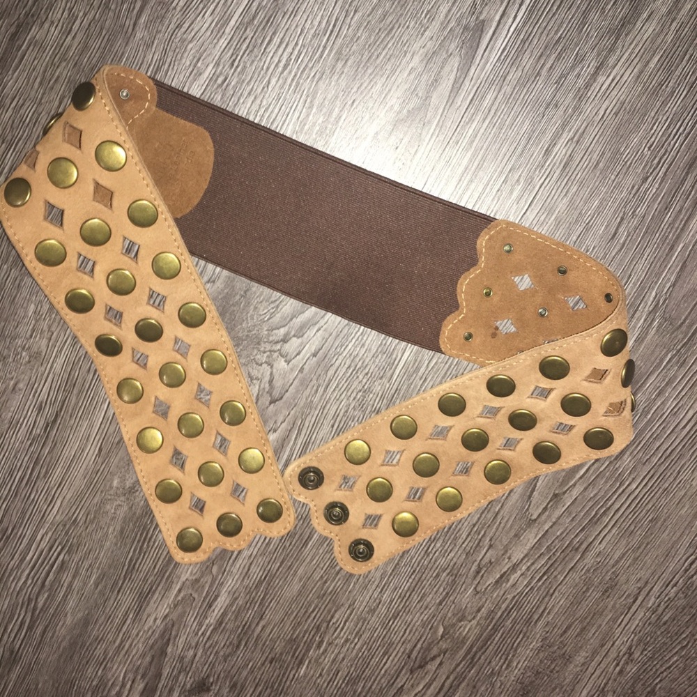 Motif 56 thick snap brown belt: Piper. Gorgeous!