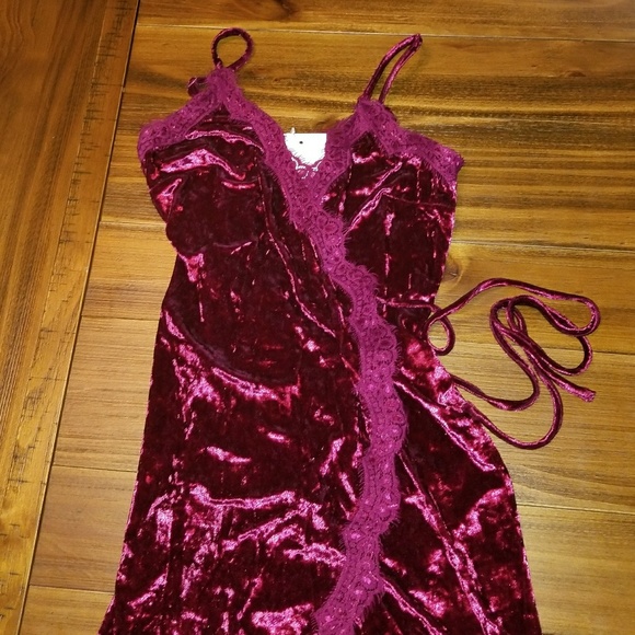 Burgundy velvet wrap dress - Picture 4 of 6