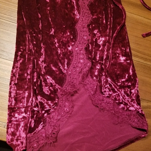 Burgundy velvet wrap dress - Picture 5 of 6