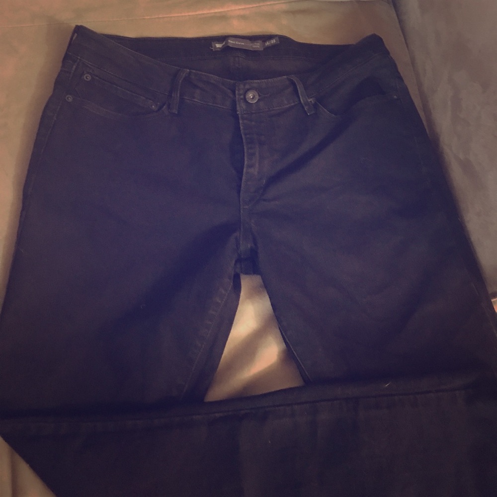 Black Levi’s jeans