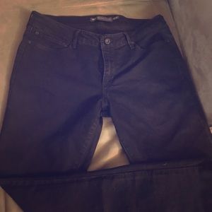 Black Levi’s jeans