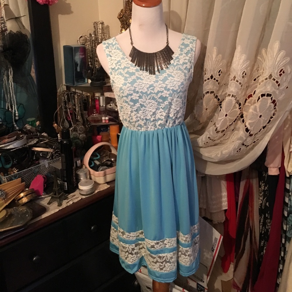 👗BNWOT BABY BLUES AND LACE W/FREE NECKLACE SET #L