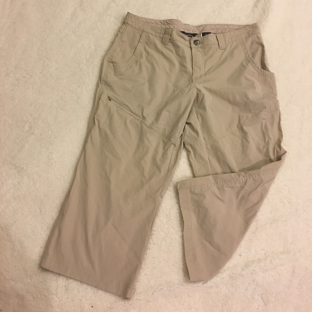 Eddie Bauer capri pants with multiple zippers
