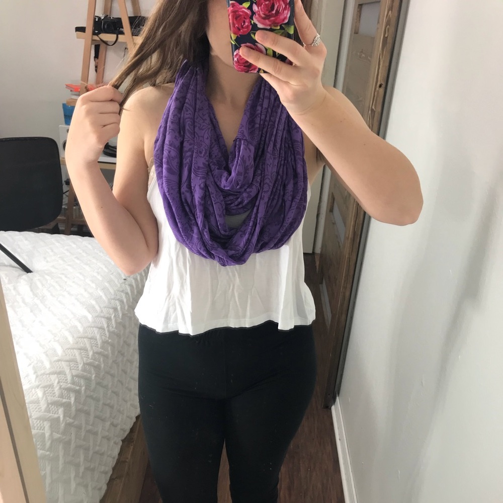 SOLD✔️Purple paisley infinity scarf!