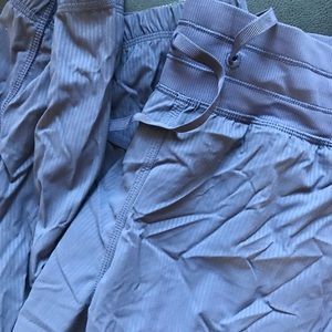 Lululemon Dance Studio Crop Greyvy 6 UL