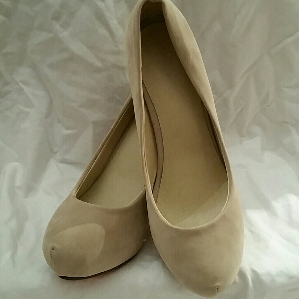 Women's Suede Pumps