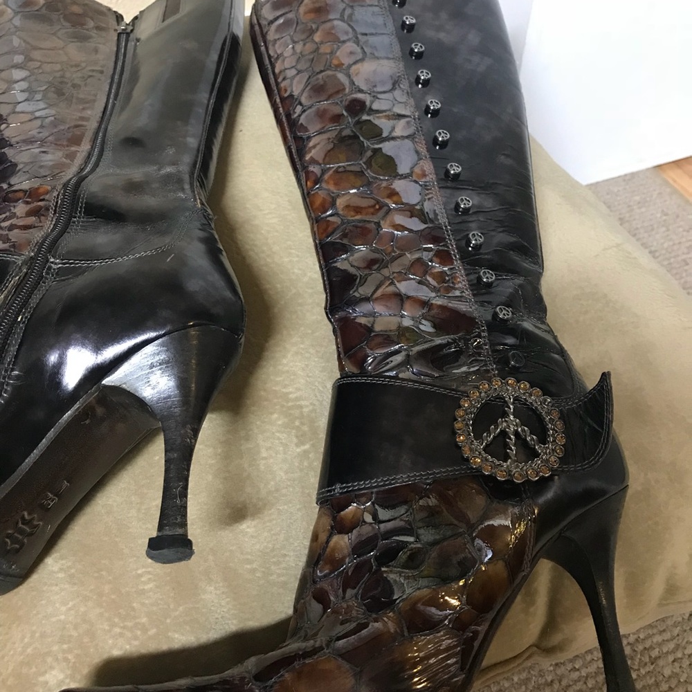 Donald J. Pliner Italian Leather peace-sign Boots