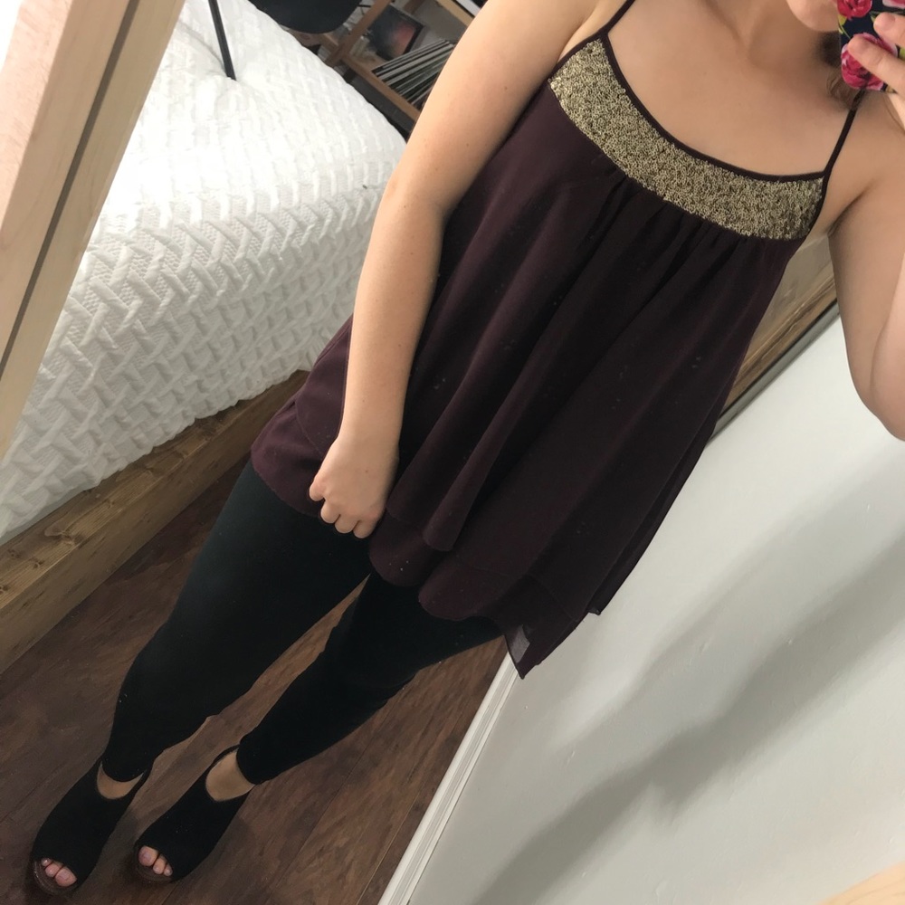 SOLD✔️Flowy maroon & gold sequin tank top!