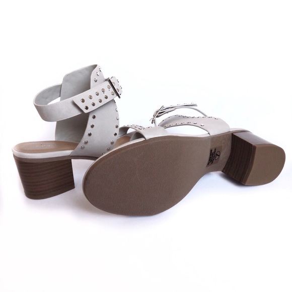 ✖️SOLD✖️New studded sandals - Picture 3 of 3