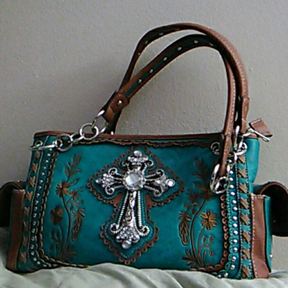 Lady's concealed weapon purse secret pocket