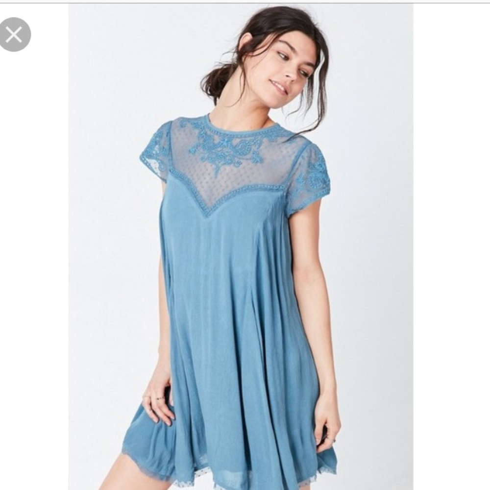✨RARE✨ kimchi Blue lily embellished trapeze dress