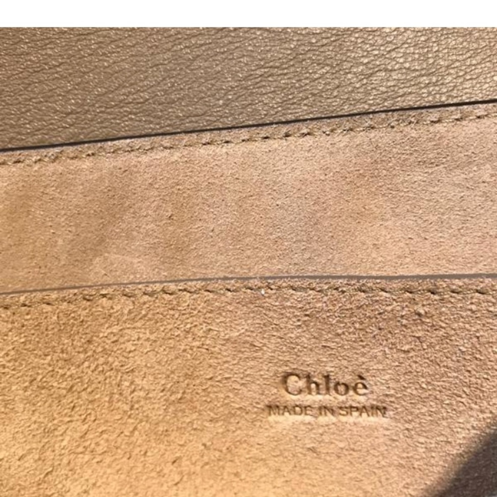 Chloe - Picture 5 of 8
