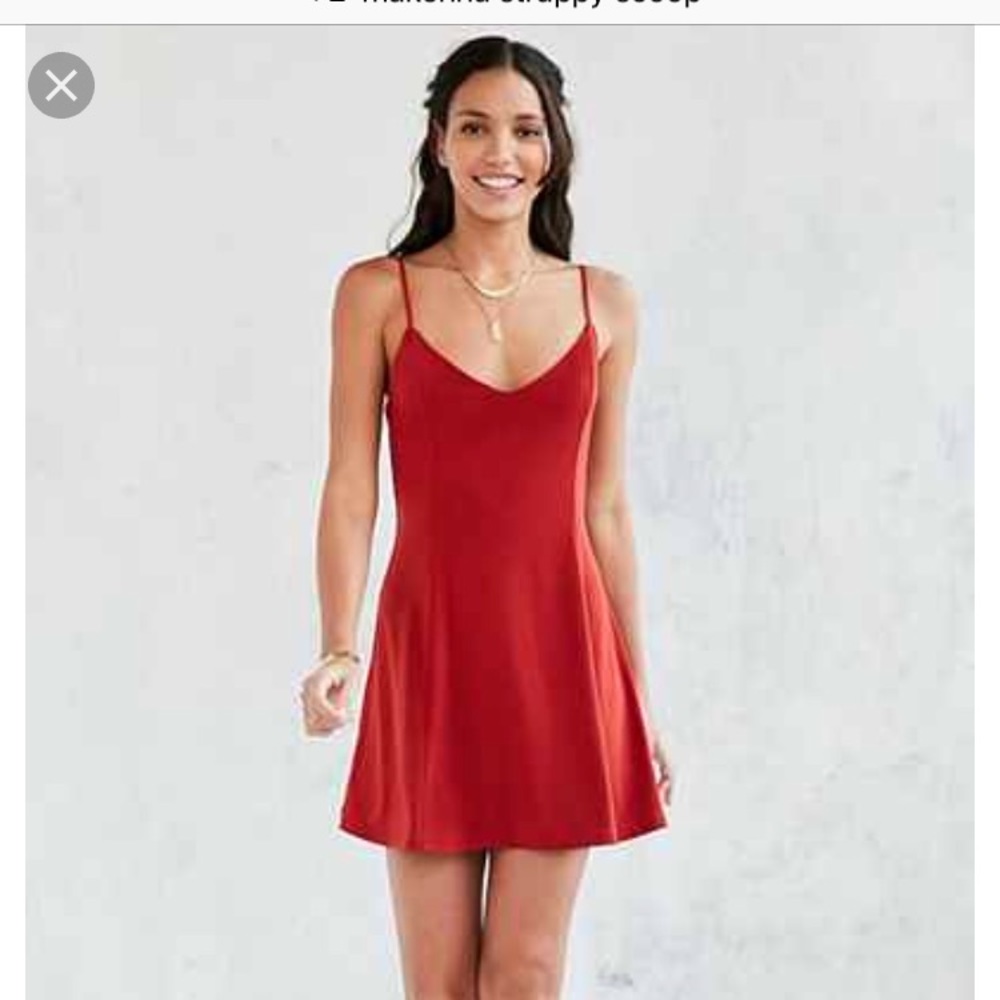 UO SILENCE AND NOISE MAKENNA STRAPPY SCOOP