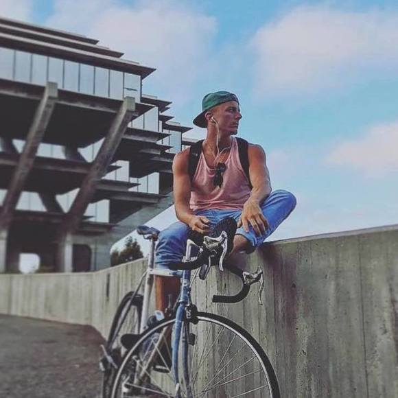 Meet your Posher, Tom - Picture 1 of 1