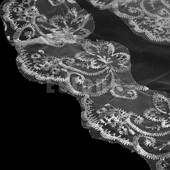 💕New Wedding Veil with Beautiful Embroidery - Picture 2 of 4