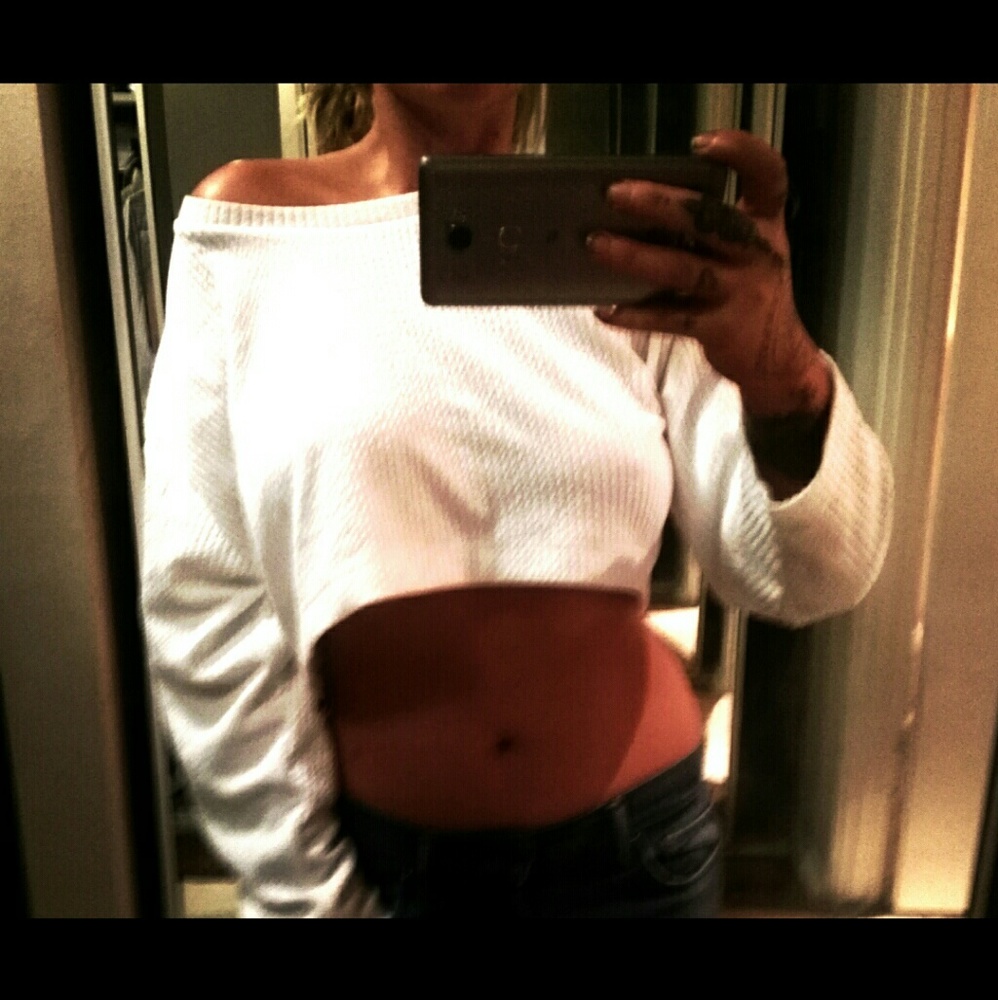 White crop top long sleeve sweater