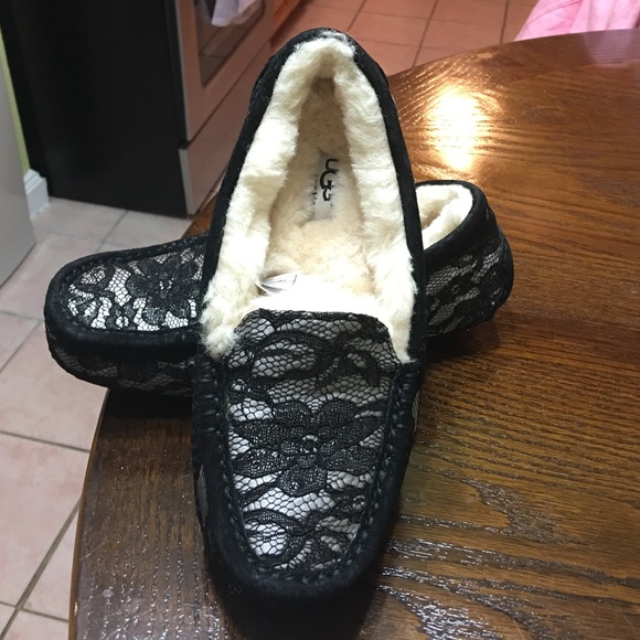 Ugg moccasins. Very unique. - Picture 2 of 4